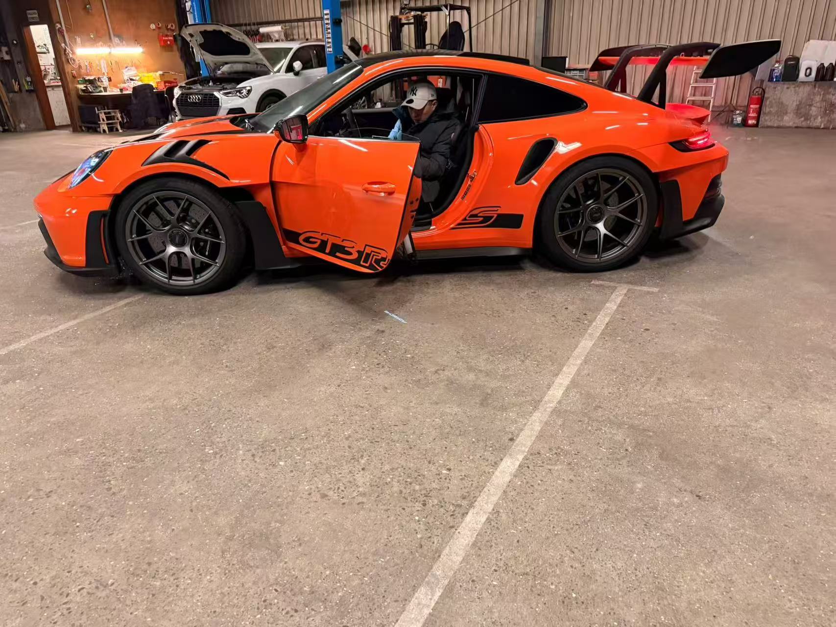 GT3 RS 海湾橙开门状态