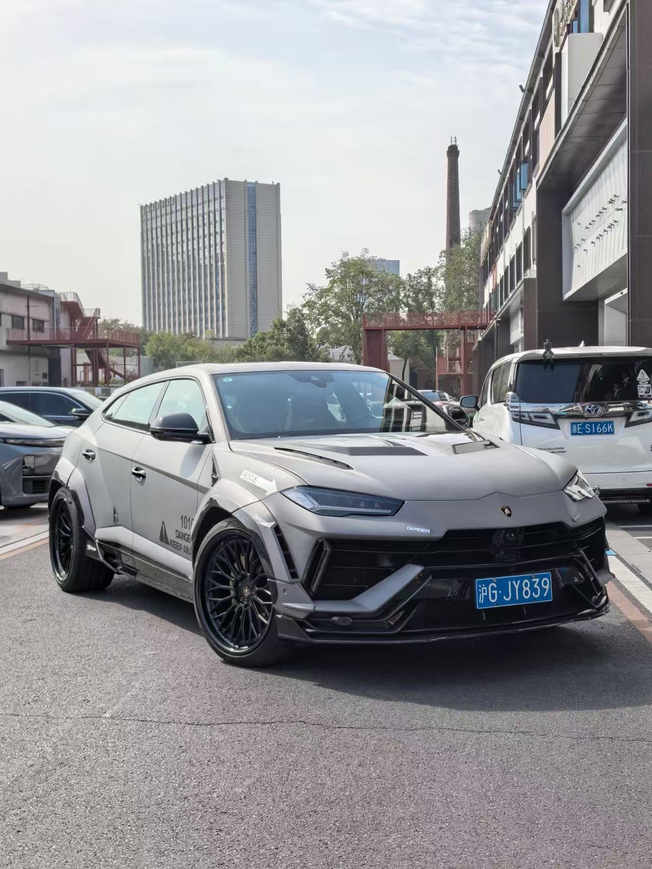Urus 当前正面外观